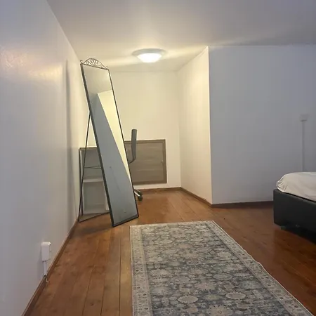 Apartment Modern Nearby Subway Station In